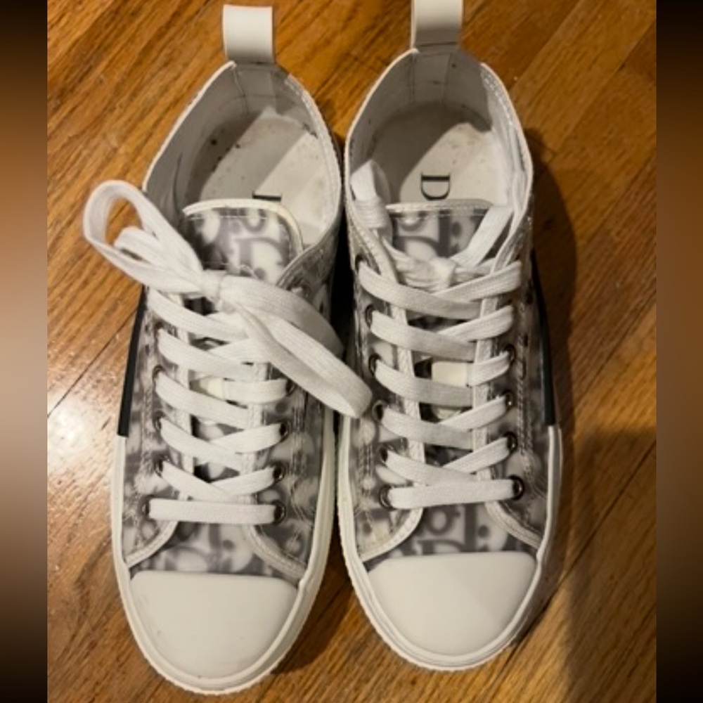 Women’s Sneakers!